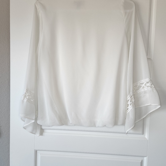 Flowing White Top with flare sleeves and a mid rise waist - Picture 4 of 5
